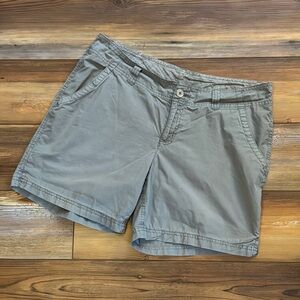 Columbia outdoor shorts size 8